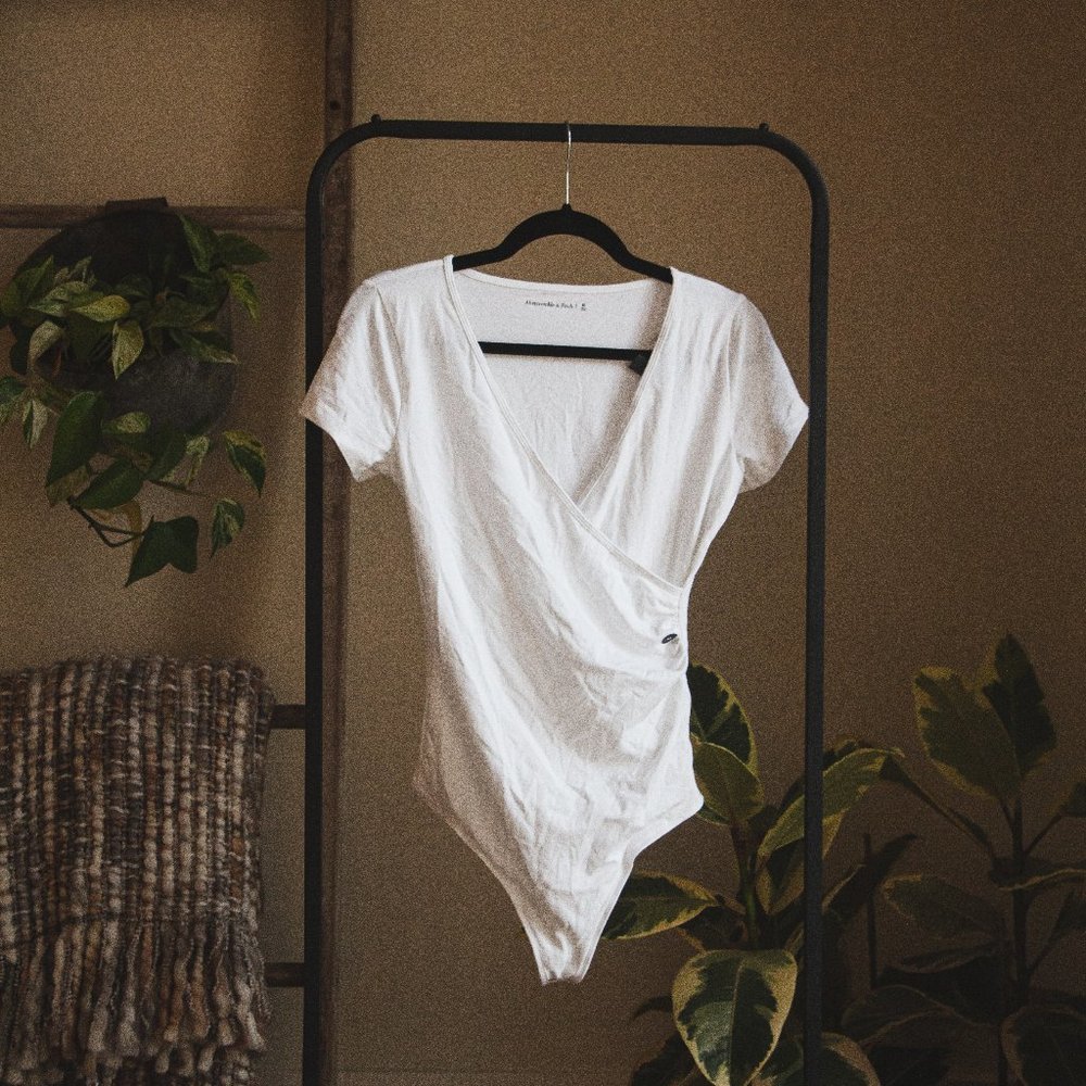 ABERCROMBIE - Short-Sleeve Wrap Bodysuit, White ( NEW )